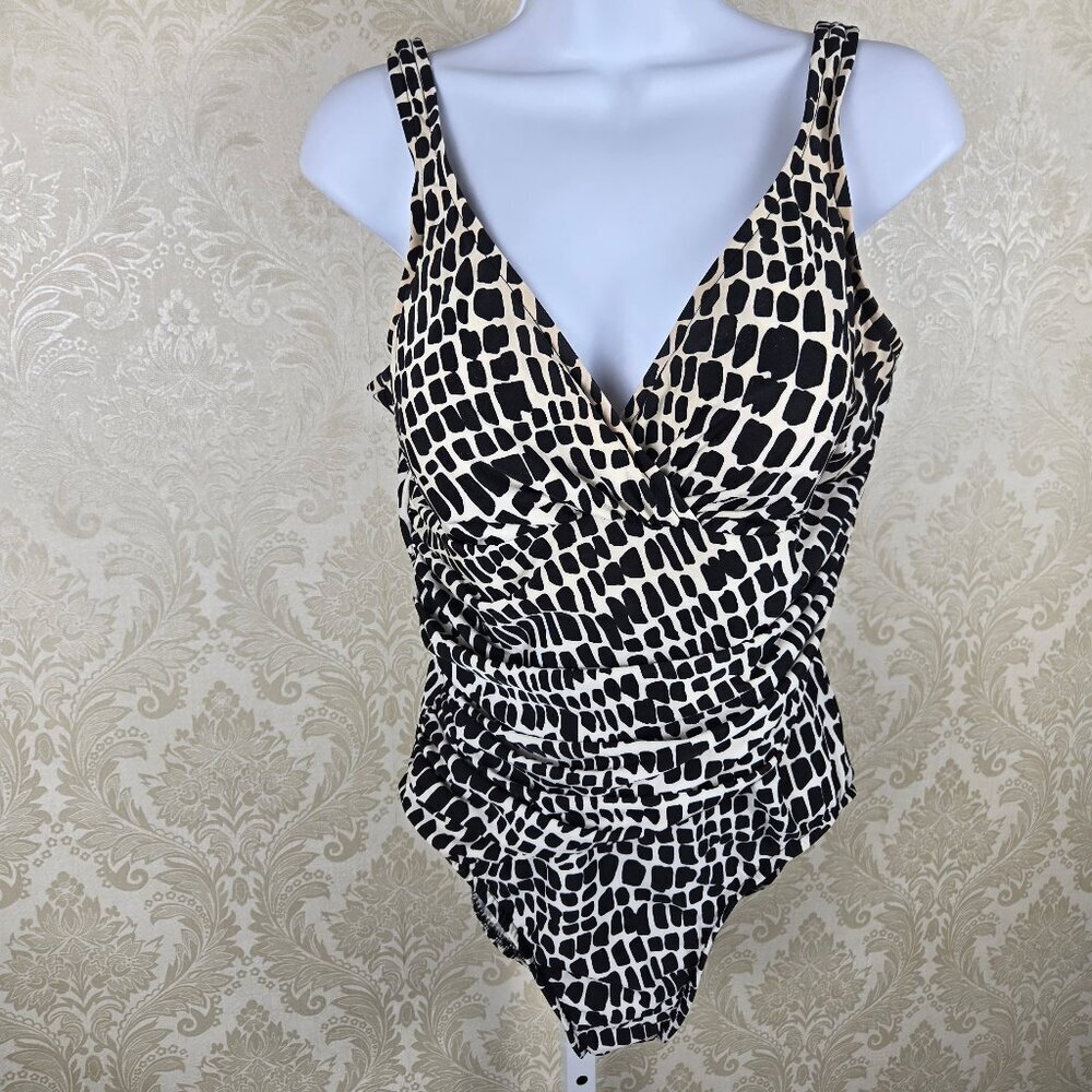 Trimshaper Size 14 Black White Animal Print One Piece Swimsuit Ruched Sides